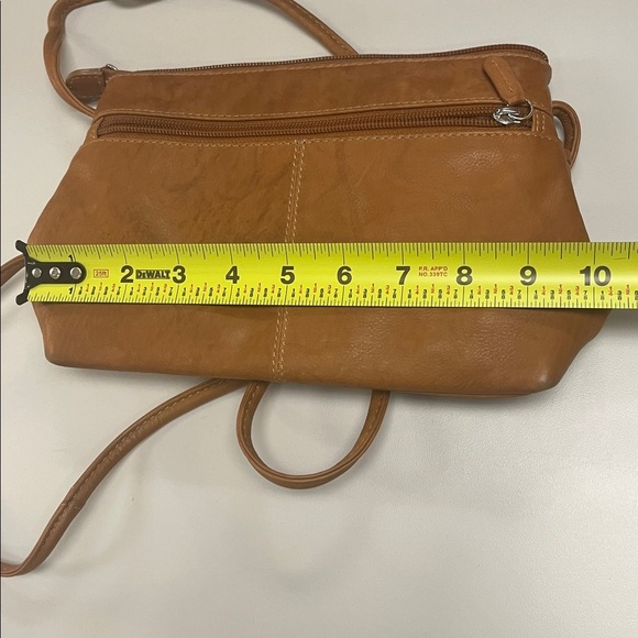 ili NY Embossed Tan Leather Crossbody RFID Protection Bag w/ 4 compartments - Picture 9 of 13